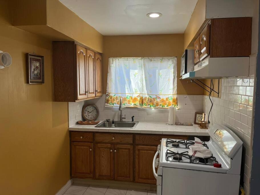 Your Cozy Comfy Rental Нью-Йорк Экстерьер фото